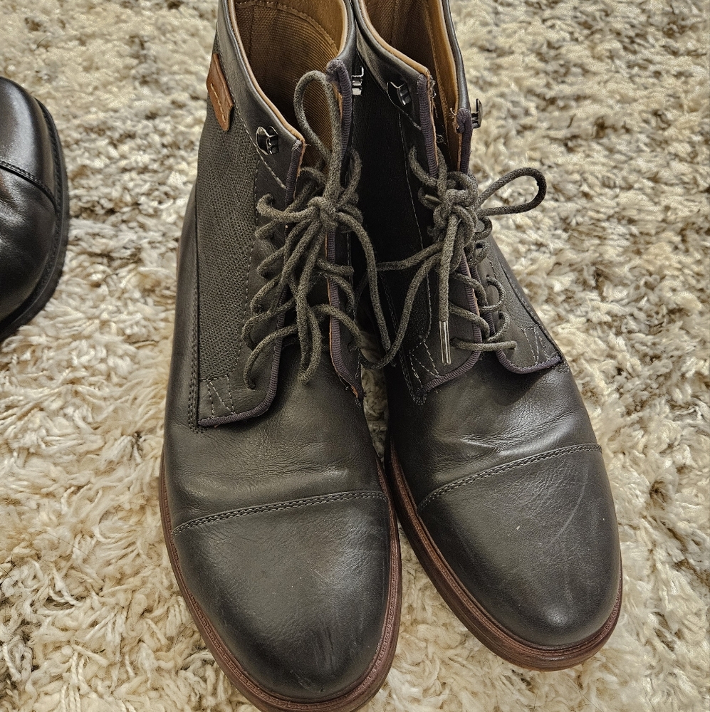 R2 Black Leather Chukka Boots
